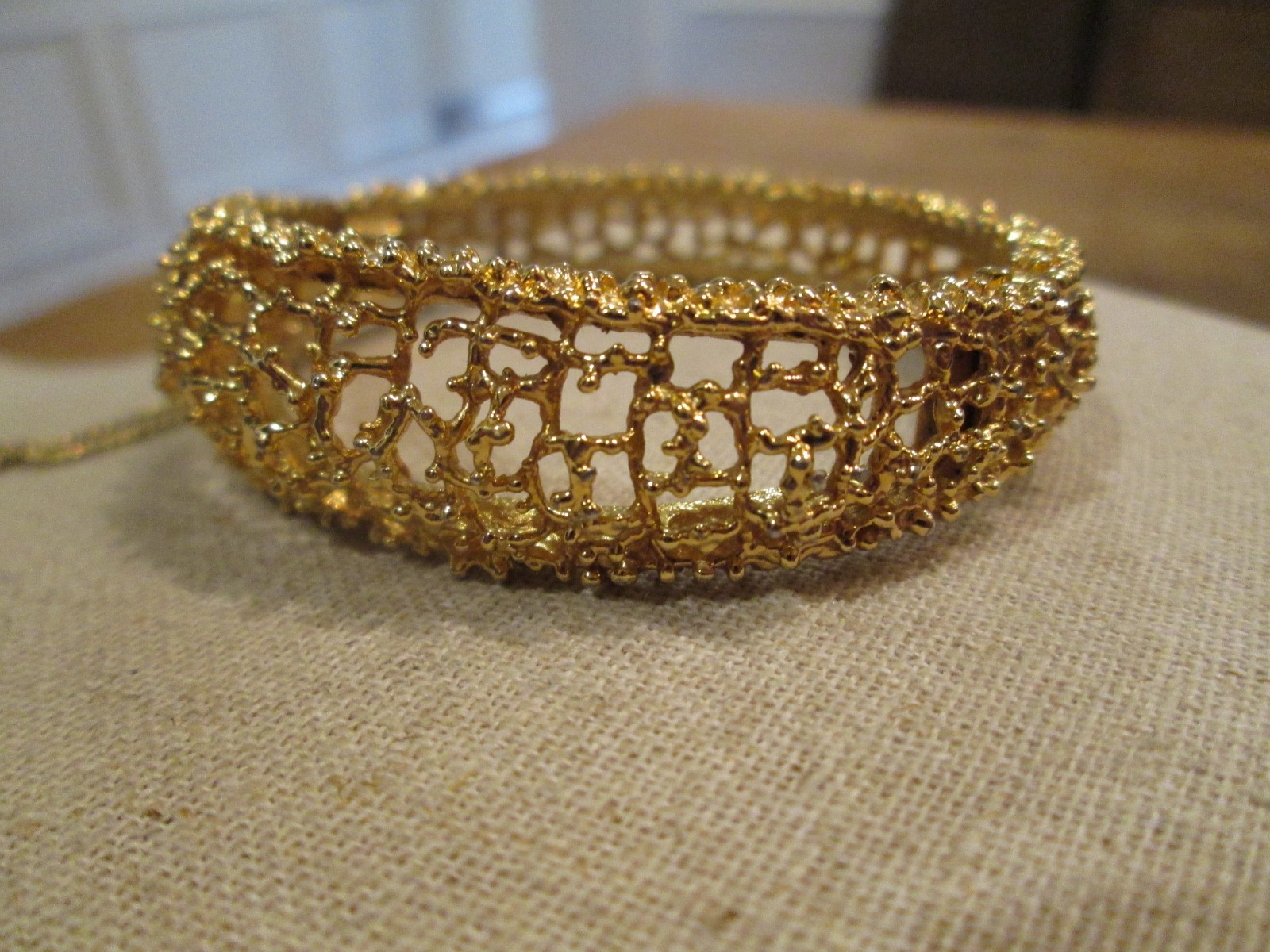 VINTAGE Gold Tone Open Work Filigree Hinged Bangle Bracelet Safety Chain 8”