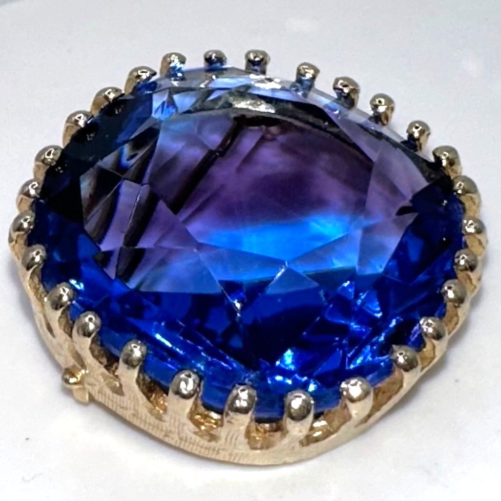 Vintage gold tone cushion cut massive blue glass rhinestone brooch pin
