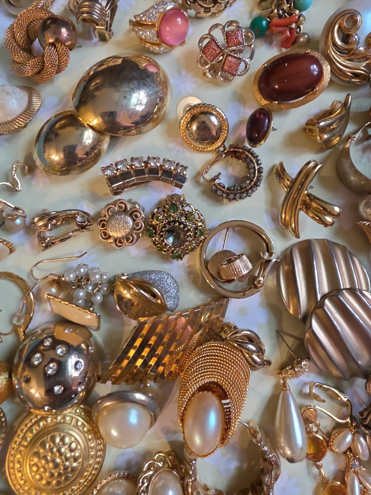 Vintage Gold Tone Earrings Lot Single Pairs Wear Junk Craft