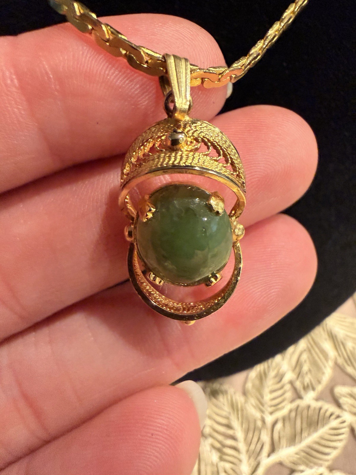 Vintage Green Stone Gold Tone Necklace 8 1/2 Inches