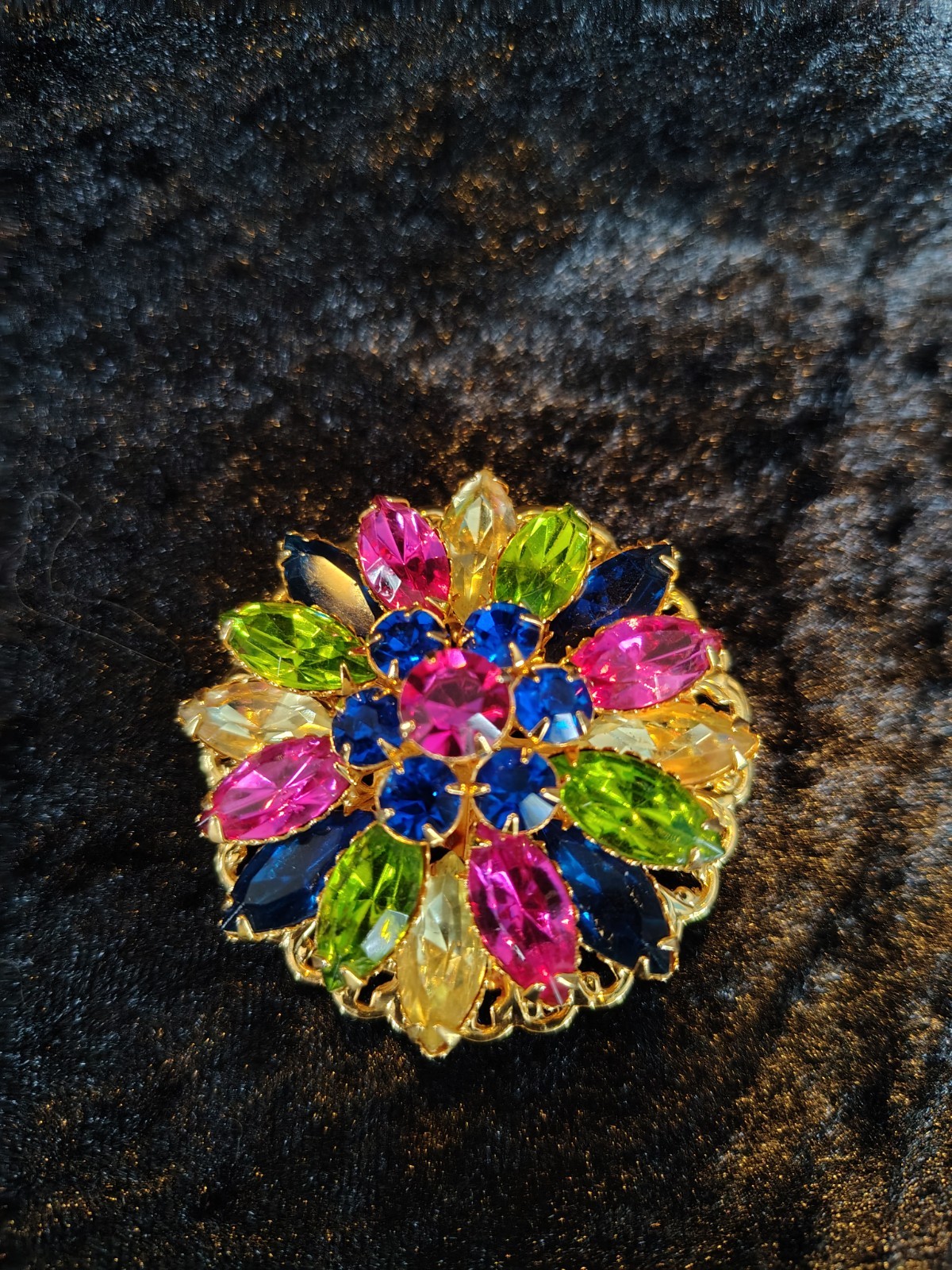 Vintage Multi color bright 1930s-1950s Uranium Glass Brooch Pin *GLOWS*
