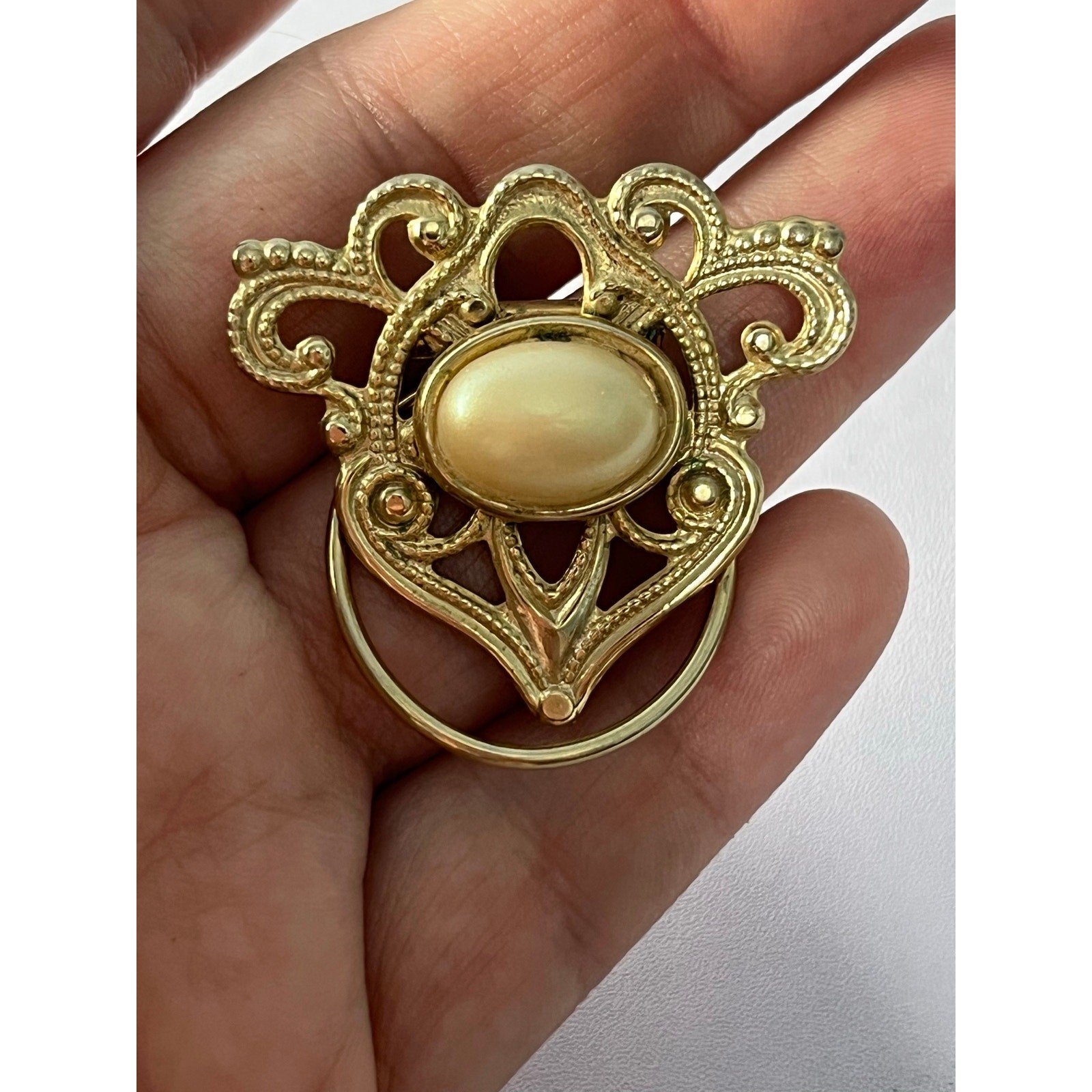 VTG Gold Tone Faux Pearl Fur Clip Victorian Revival Sweater Scarf Collar Clasp