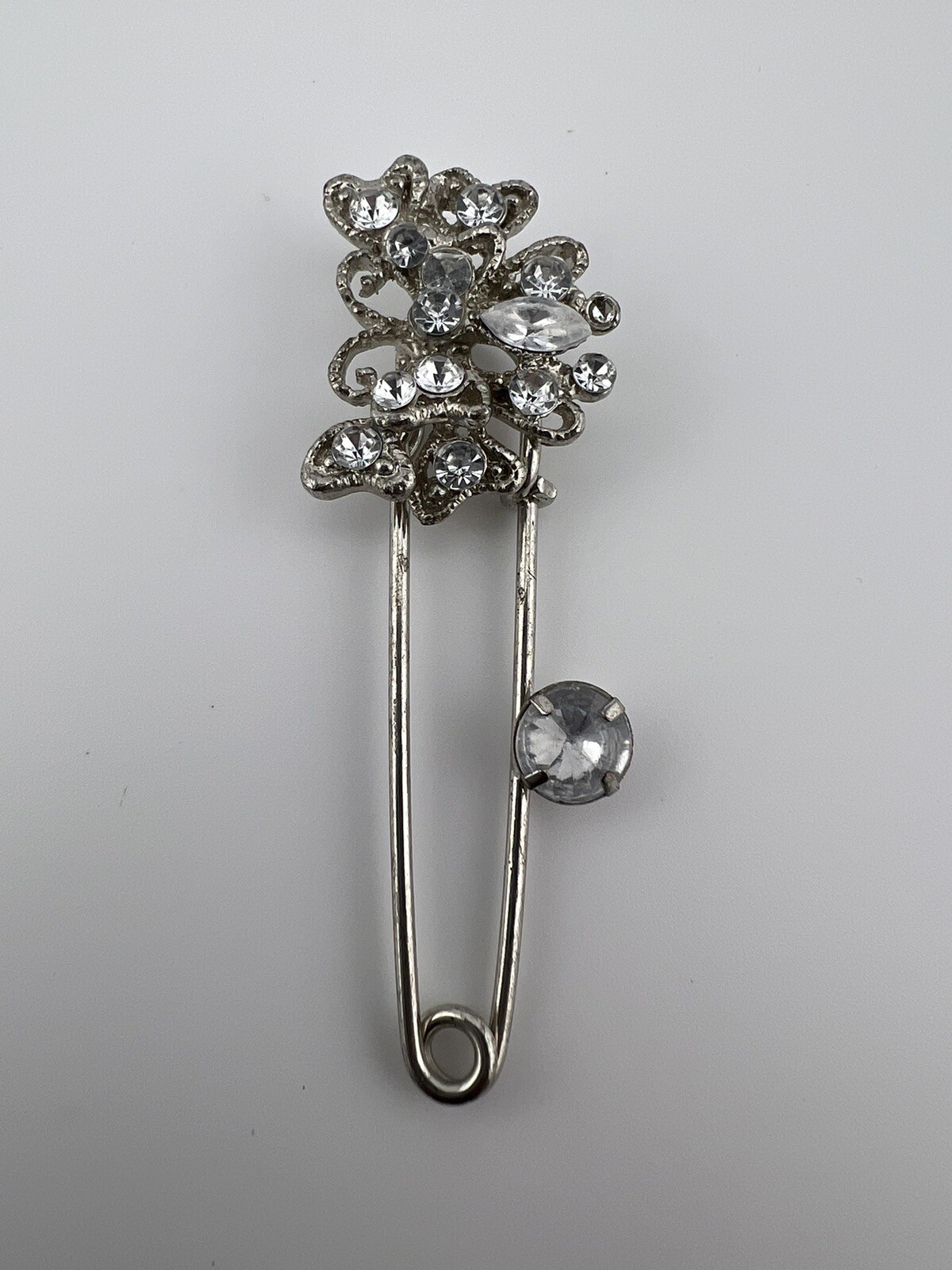 Vintage Pin Brooch Silver Toned With Clear Stones/Beads. Pre-Owned. Safety Clip