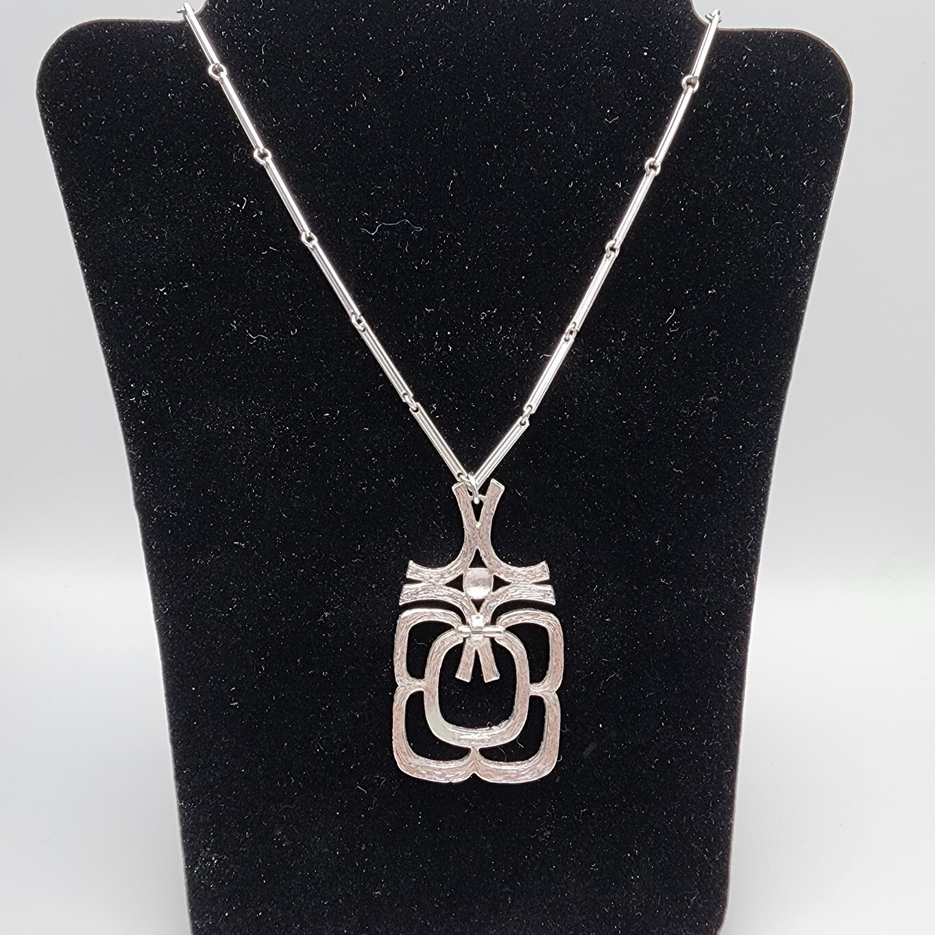 Vtg Mayan Articulated Pendant 1974 Avon Necklace Silver Tone Bar Link Chain