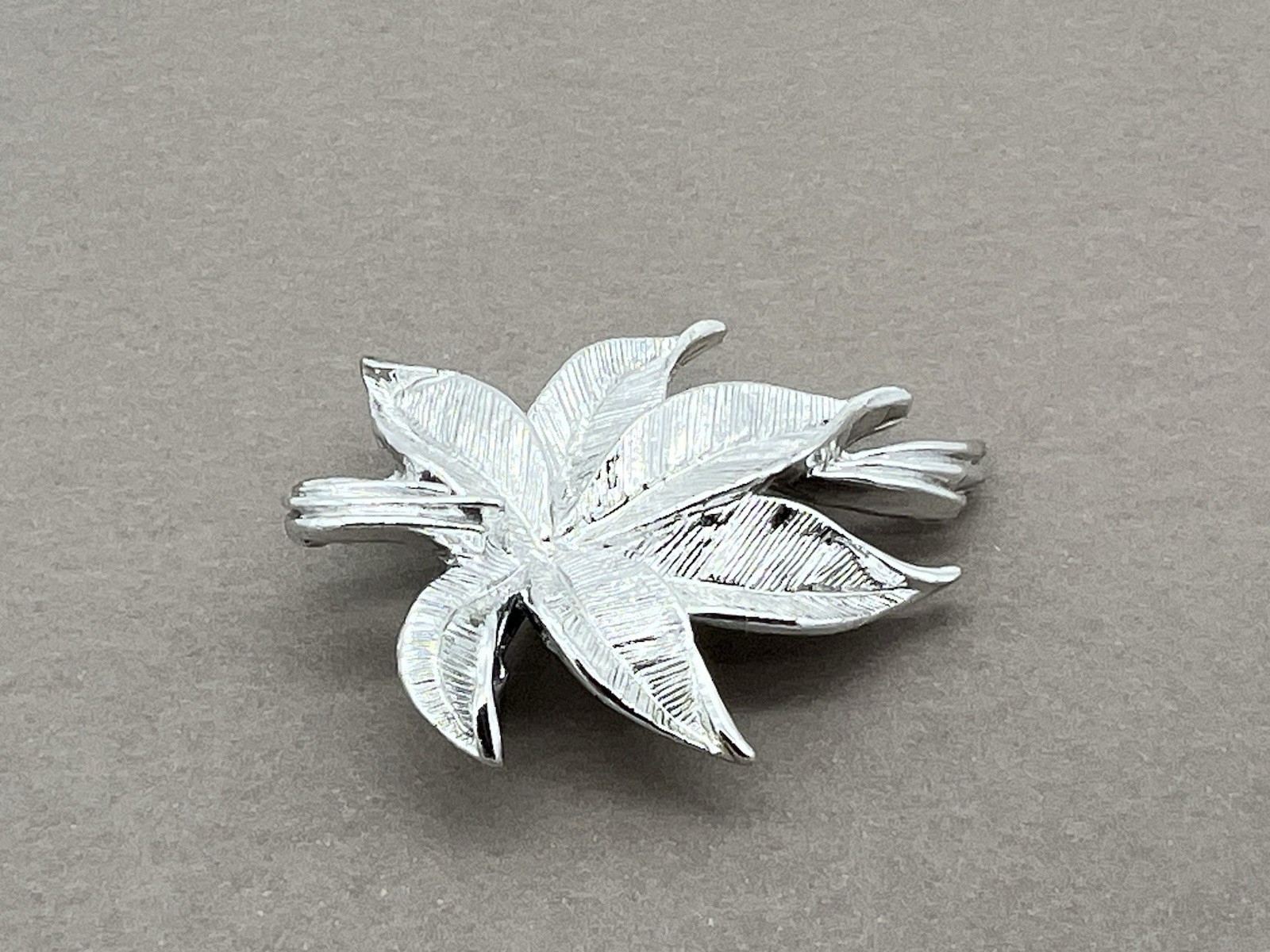 Vintage Gerry’s Leaf Brooch Silver Tone Textured Floral Pin Nature Jewelry