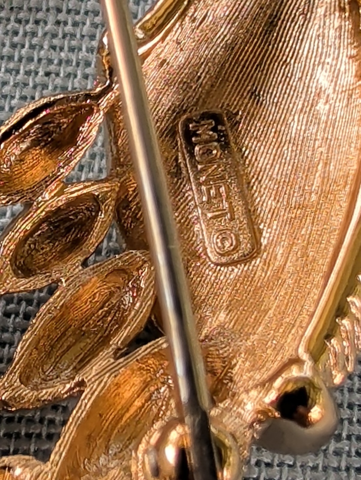 Monet Brooch Gold Tone Modernist Swirl Ribbon Pin Vintage Mid Century