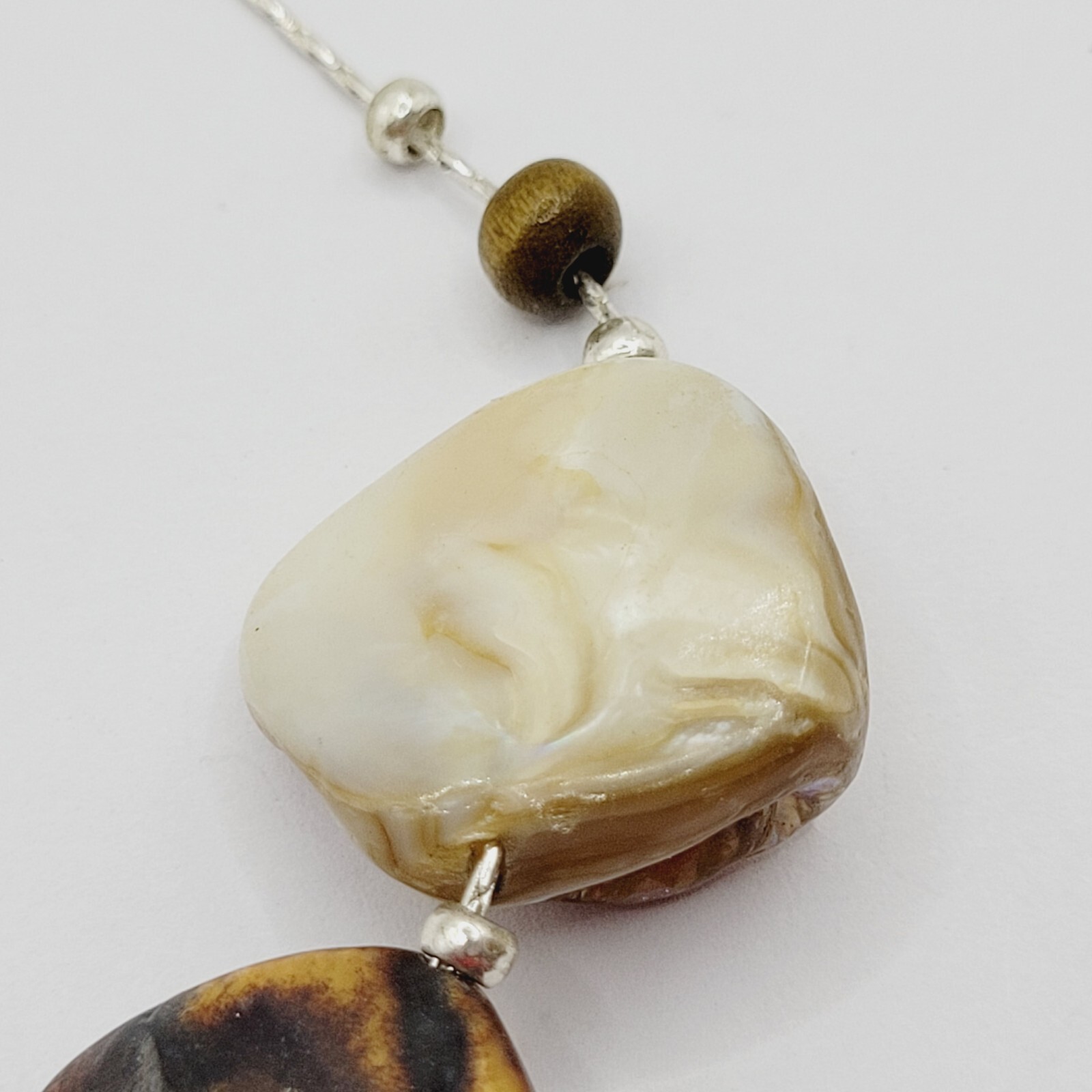 Chunky Mother of Pearl Shell Bead Neutral Color Silver Tone Chain Vtg Necklace