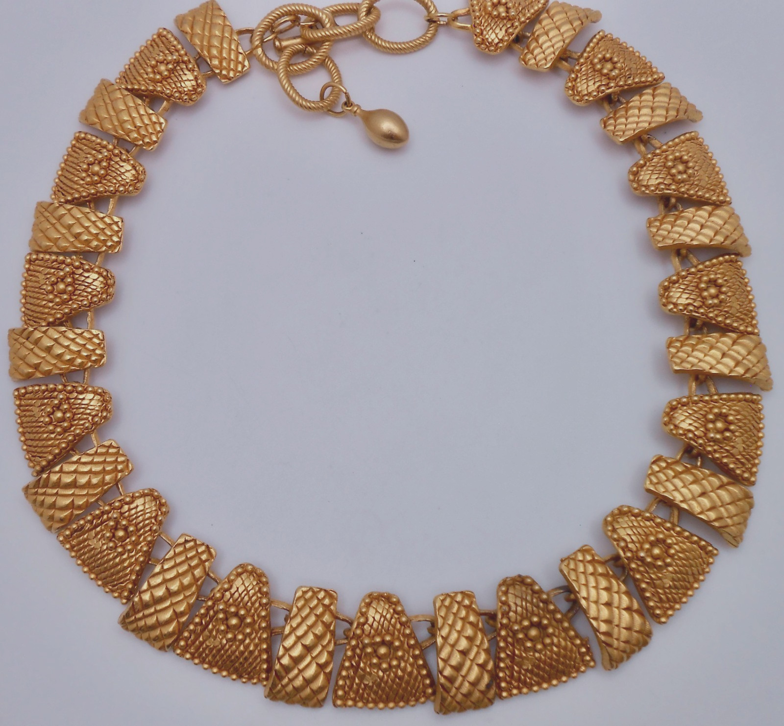 Vintage LIA Signed LIANNA Egyptian Style Link Necklace Gold-tone 18-20″ N44