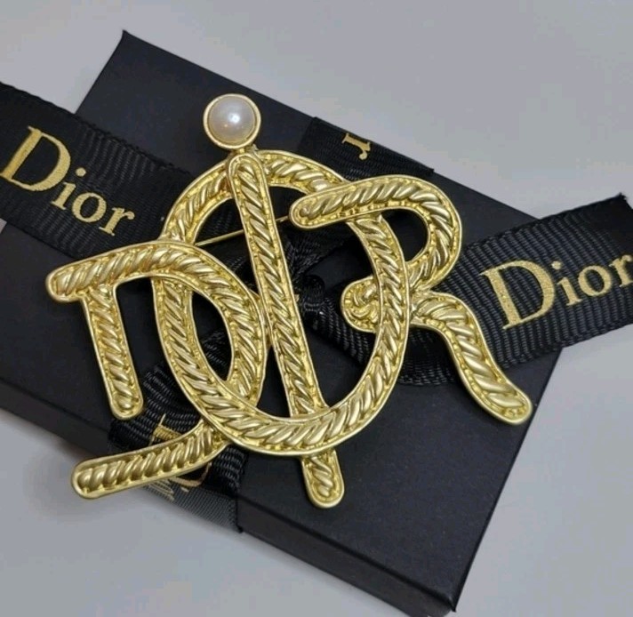 CHRISTIAN DIOR Rope Monogram Logo Pearl Gold Pin Brooch