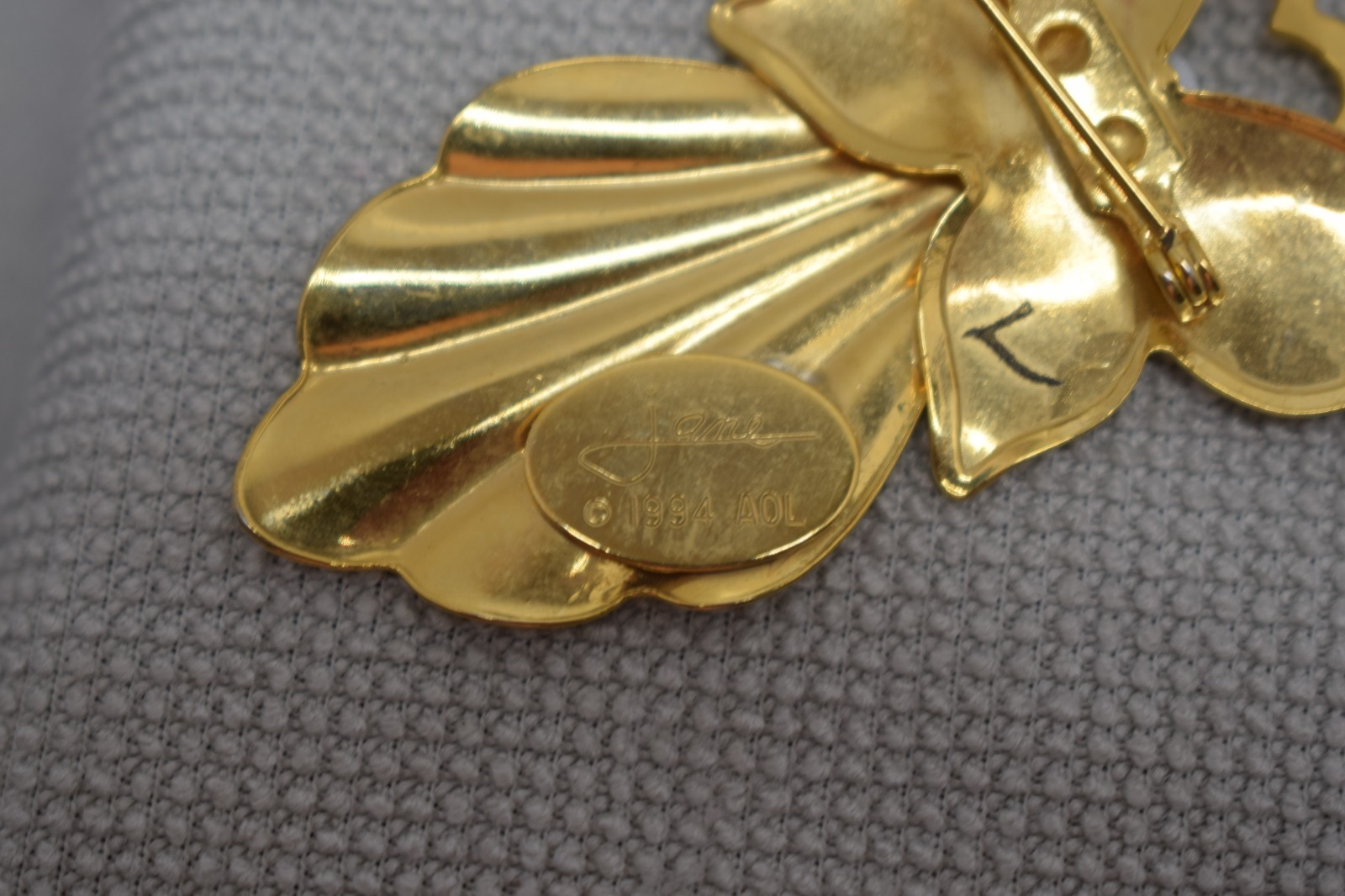 Vintage Angel Brooch 2.5″ Icy Angelcore Love Valentine Christmas Signed