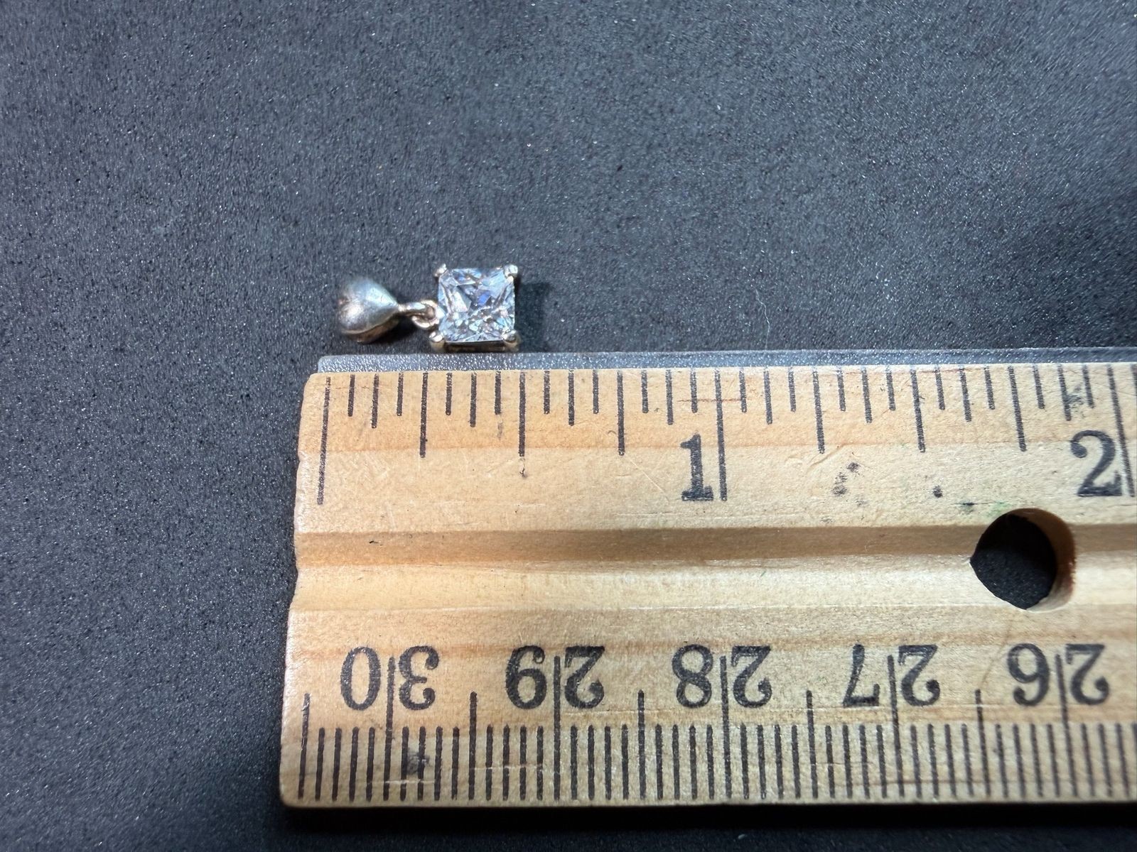 0.80g Vintage Sterling Silver 925 Heart Bail Pendant Square Clear Sparkling M