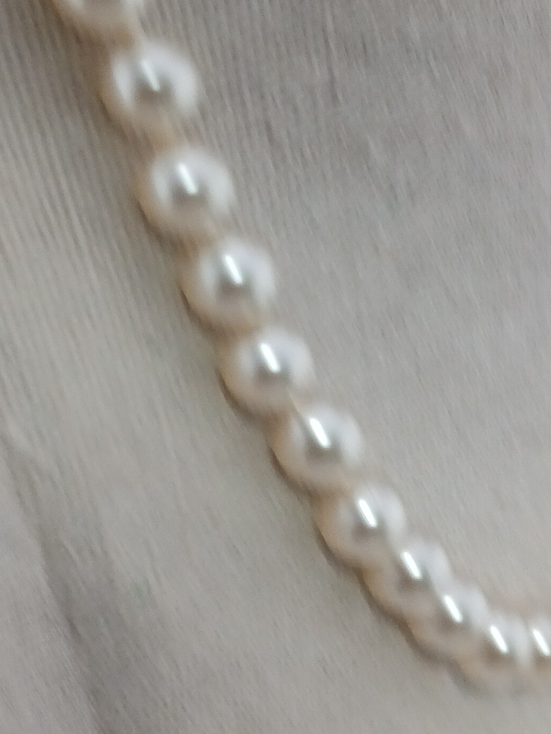 1950s gold tone 17.5 in hand knotted 1.5mm ivory glass pearls necklace