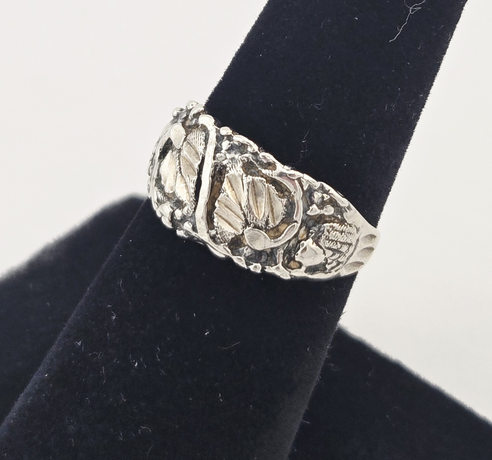 VTG Black Hills Gold Sterling Silver Leaf Floral Band Nature Ring Size 6.5 3.4g