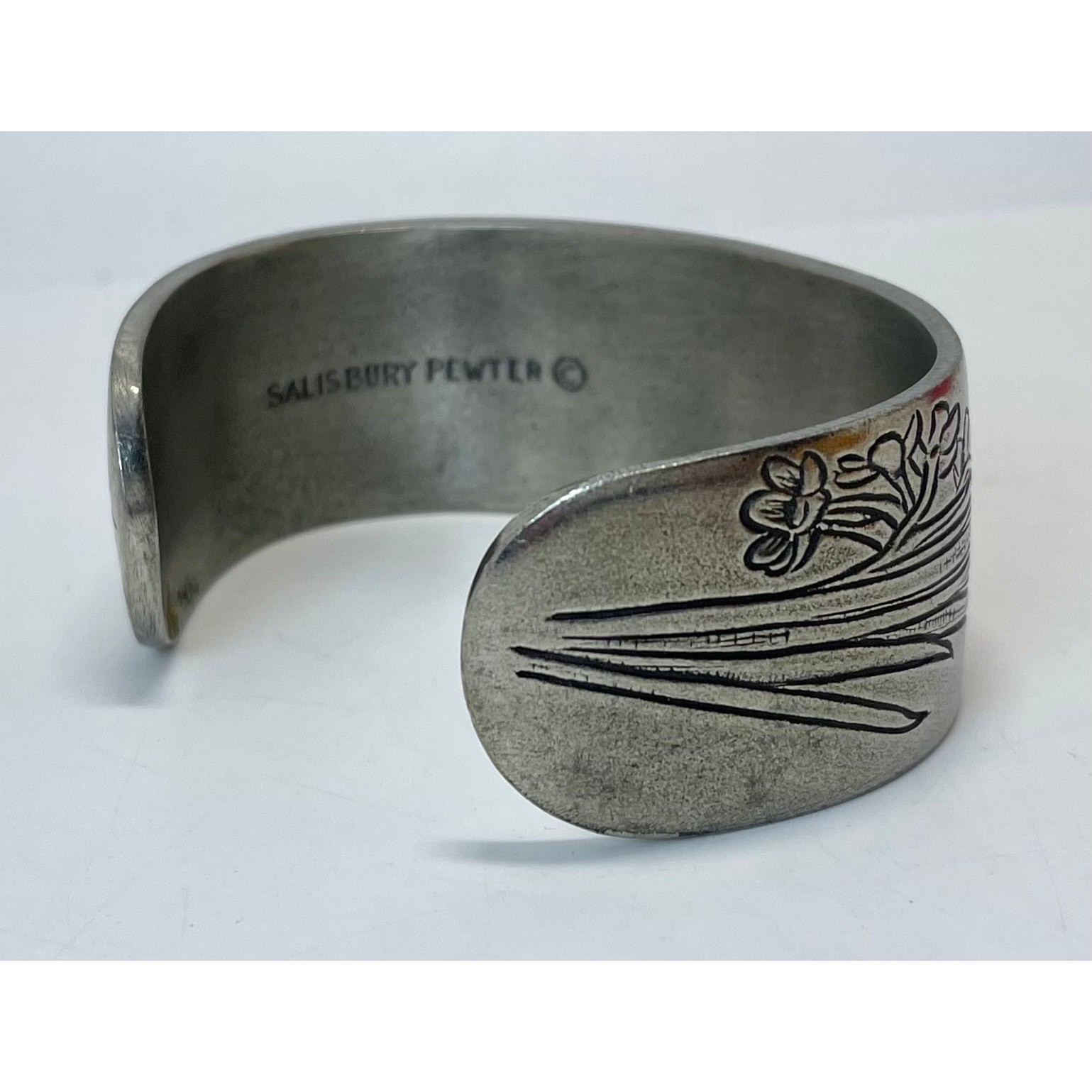 Salisbury Pewter Co. Cuff Bracelet Pewter Floral Flower DECEMBER Birthday