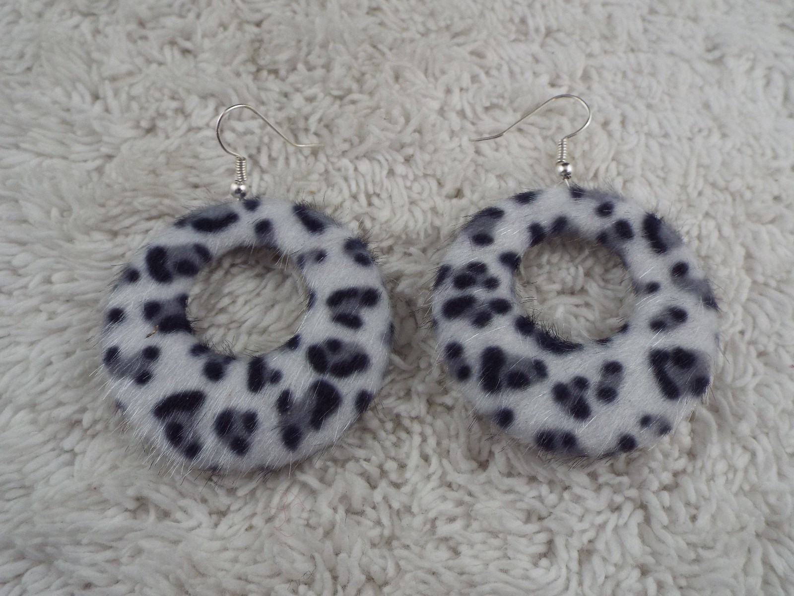 Black Gray White Snow Leopard Faux Fur Hoop Pierced Earrings (B16)