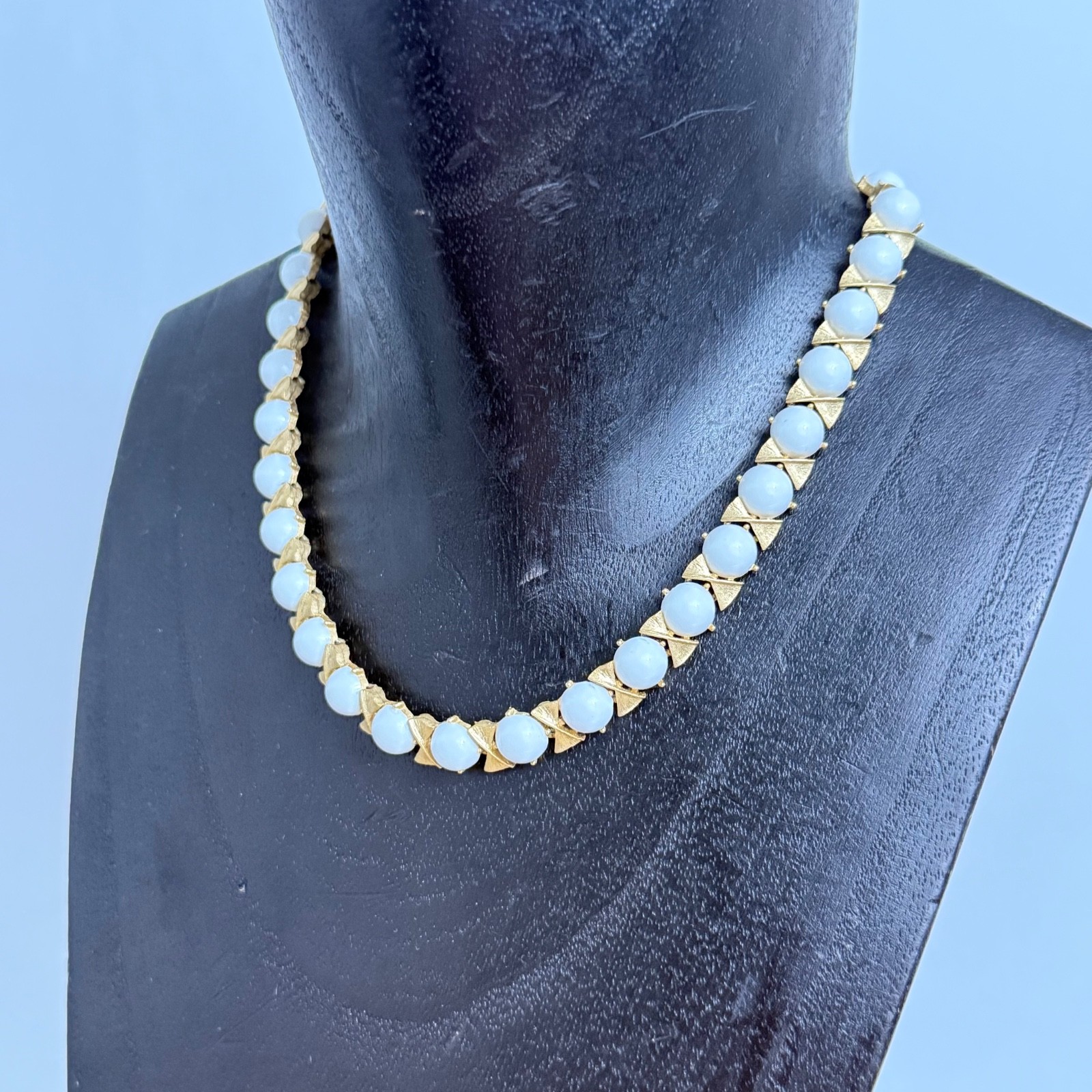 Vintage 1950s-60s Gold Tone Trifari Ribbon Bow Lucite/ Acrylic Choker Necklace