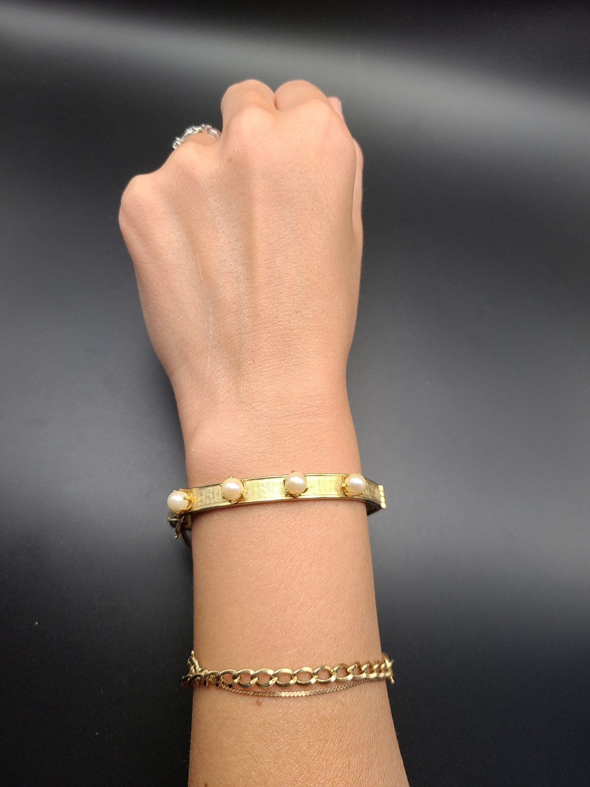 Vintage Gold Tone Faux Pearl Bangle Bracelet Safety Chain 17cm