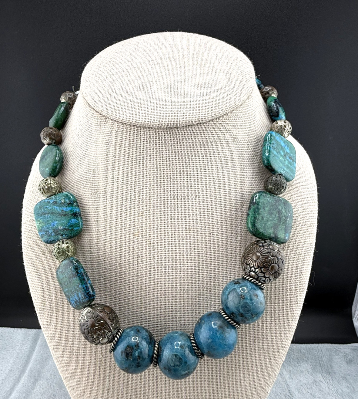 Vintage South Western Style Necklace Blue Green Beads Silver Tone 17″