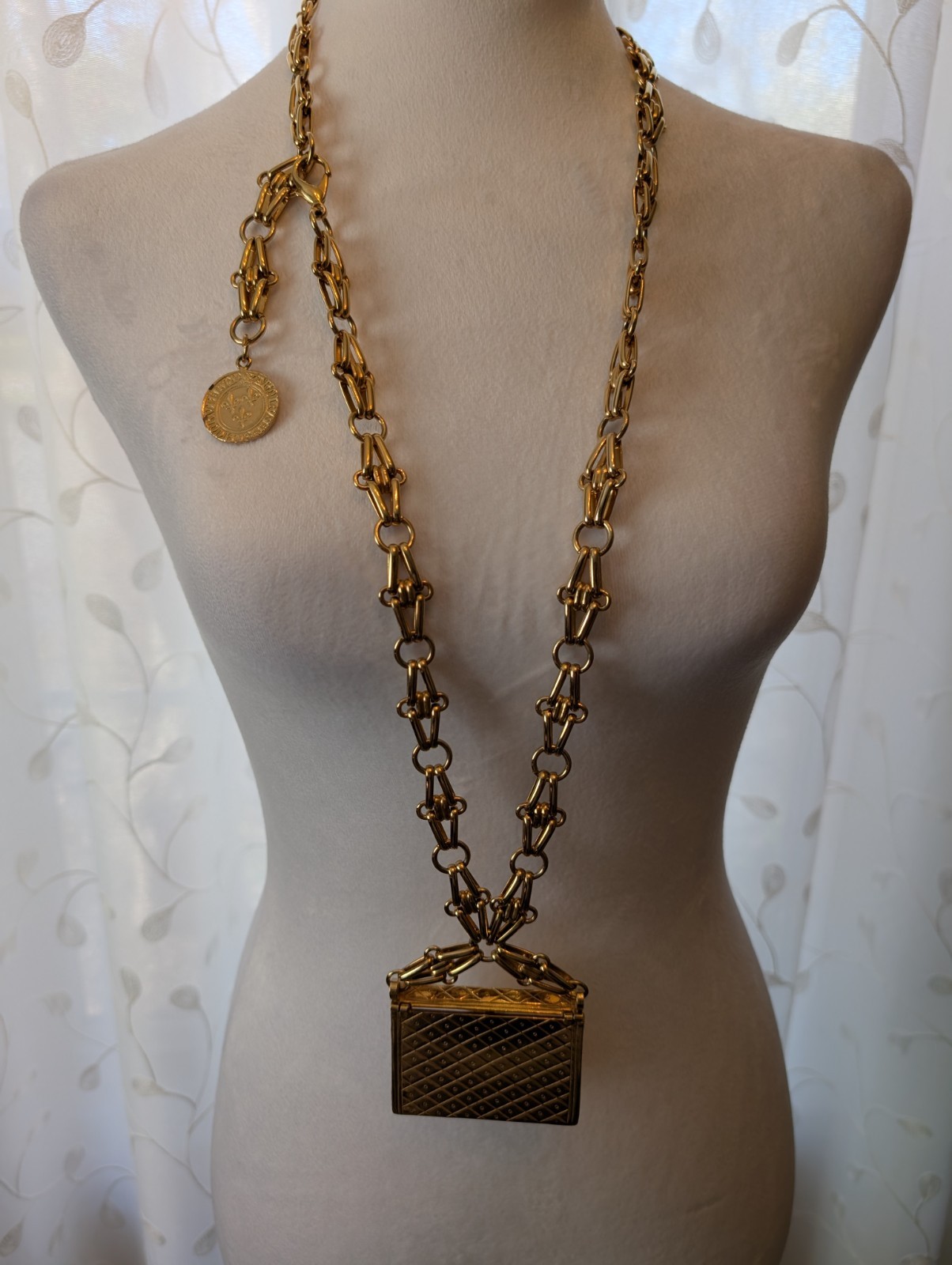Vintage Carolee Gold Tone Long Purse Necklace, Circa 1980s, 38″ L