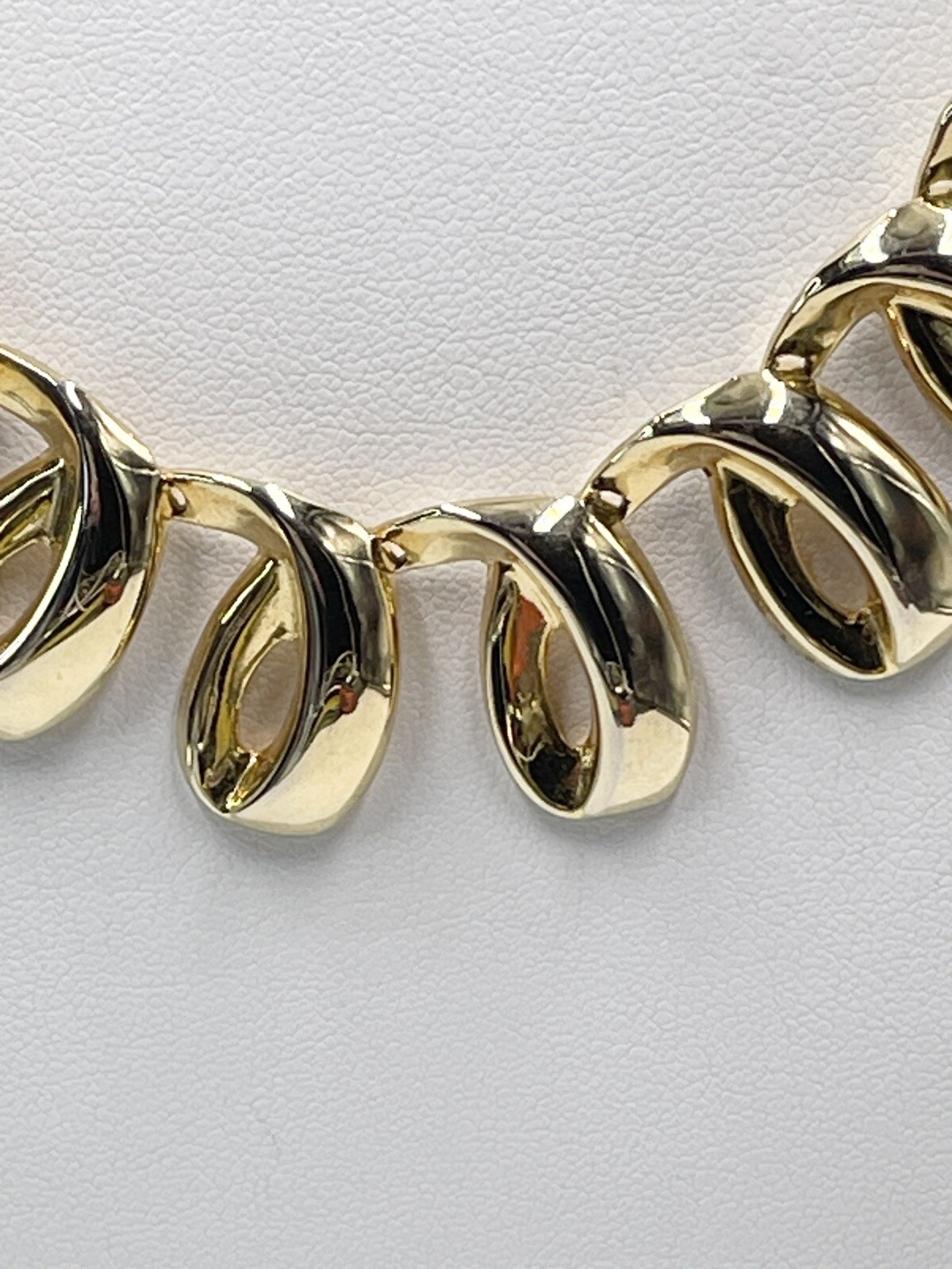 Vintage Necklace Gold Tone Swirl Design Ribbon Toggle Clasp 17 inch