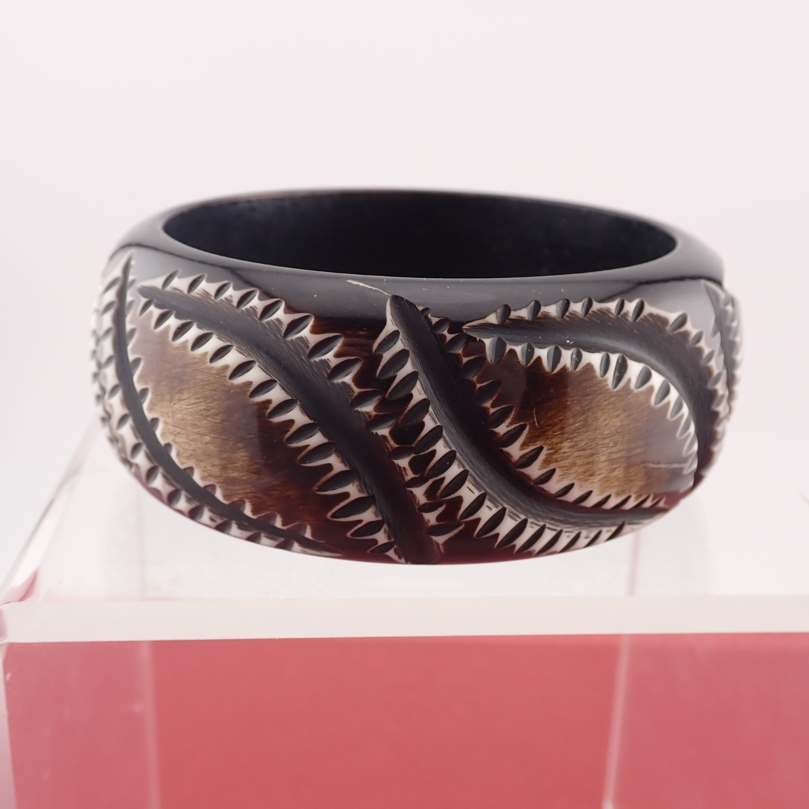 Vintage Brown White Deeply Carved 8″ Chunky Bangle Bracelet