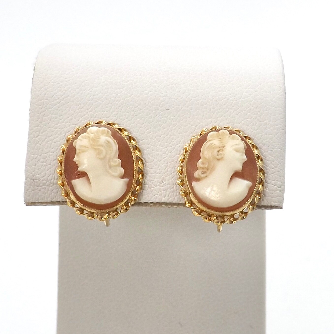 10k Gold Carved Shell Cameo Non Pierced Screw On Earrings 3gr Vintage