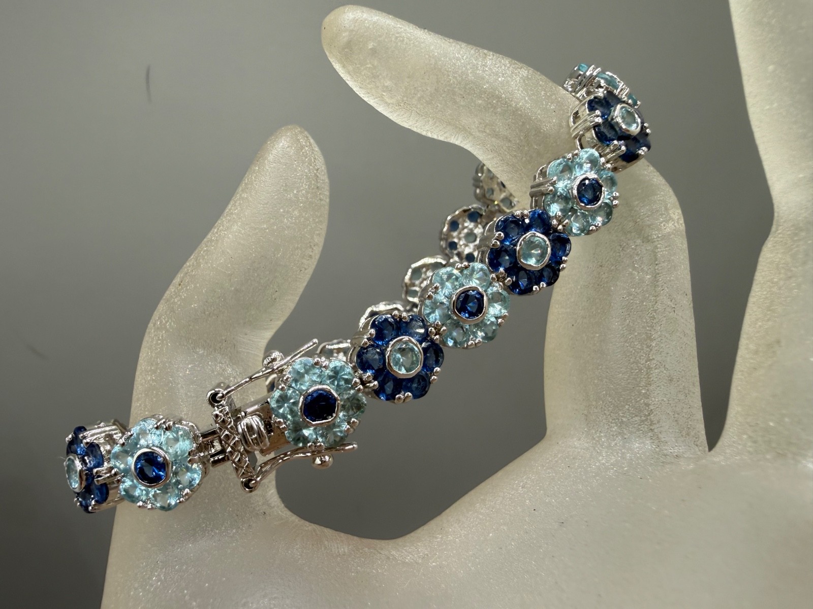 ESTATE SILVER PLATED SAPPHIRE AQUA BLUE CRYSTAL CLUSTER FLOWER BRACELET