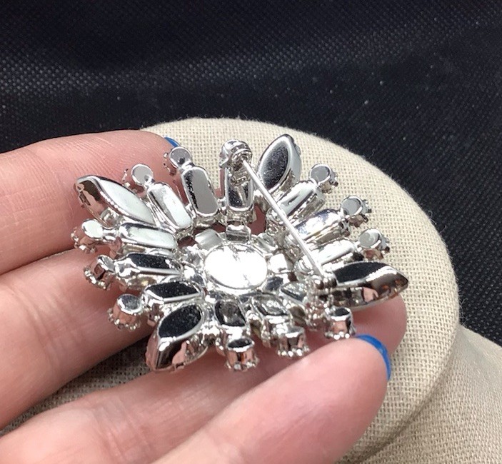 Vintage Silver Tone Costume Large Clear Glass & Clear Rhinestone Pin H331