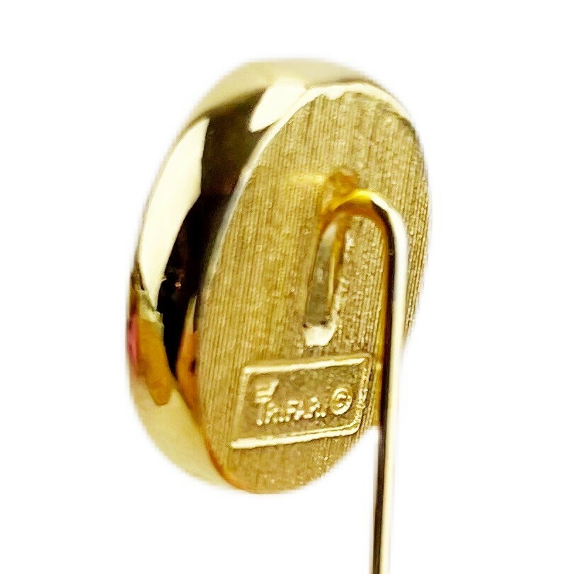 Crown Trifari Cameo Pin Hat Lapel Stick Vintage Gold Tone Orange Cream Victorian