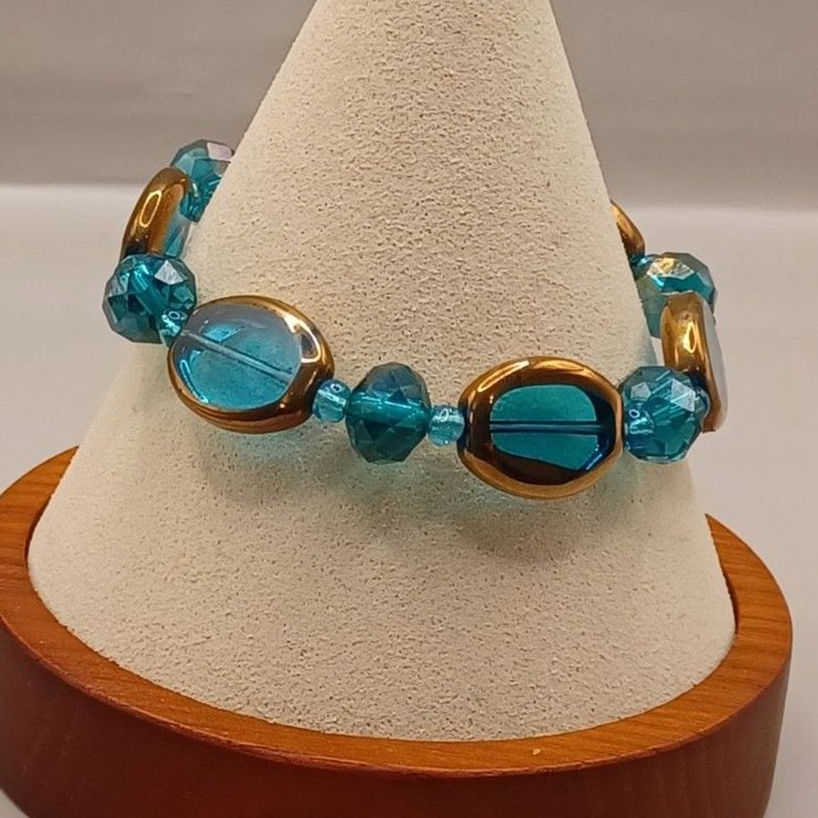 Vintage Light, Lovely Teal Blue Faceted and Flat Oval and Glass Beaded Bracelet