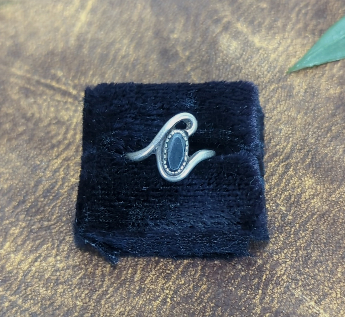 Oval Hematite Sterling Silver Swirl Goth Boho Whimsical Ring Size 3.75 Vintage