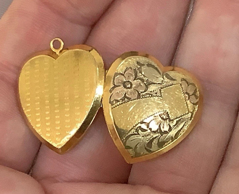 Victorian Signed L.S.Co. Gold Filled Floral Engraved Heart Shaped Photo Locket