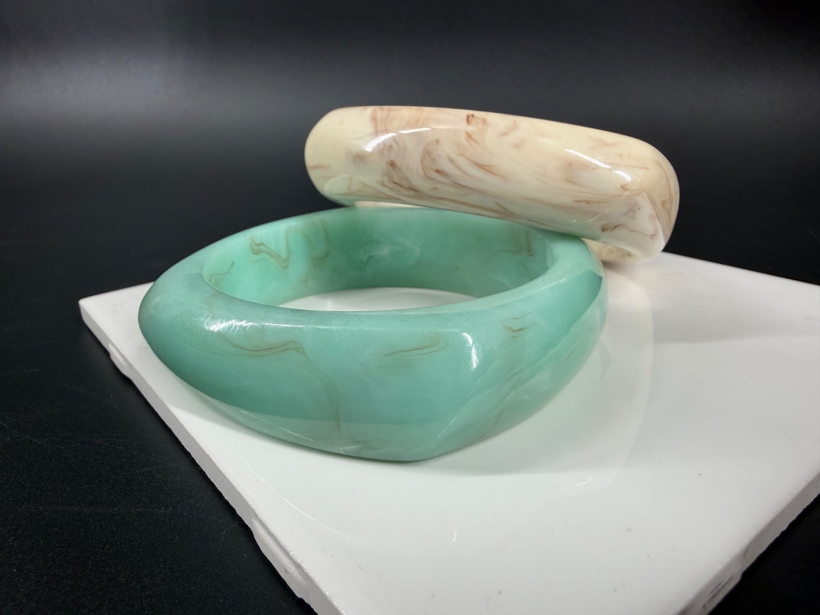 Vintage Chunky Lucite Bangle Bracelet Stack Lot Marbled Cream Mint