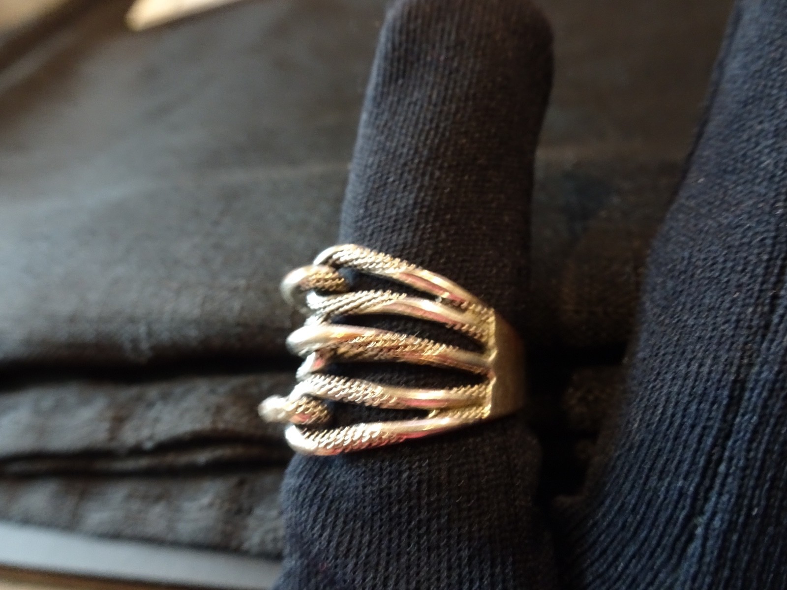 # 836-VINTAGE STERLING SILVER RING-925-SIZE8.5–DIFFERENT