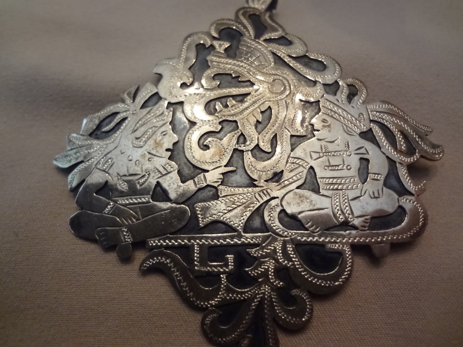 LARGE VINTAGE GUATEMALA 900 STERLING SILVER PIN-PENDANT–VERY NICE