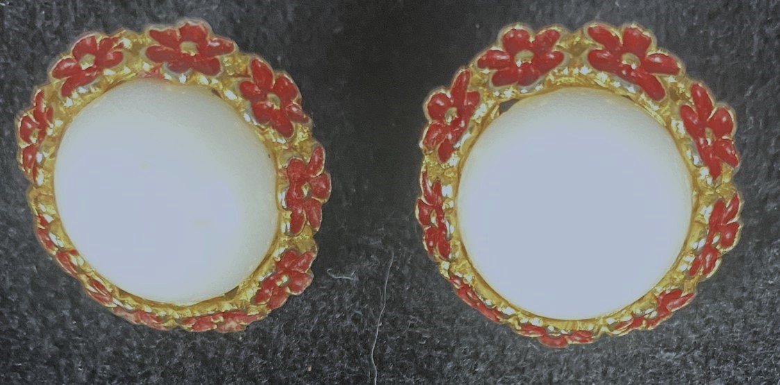Vintage Signed Trifari Necklace & Earring Set w/4 earring pairs, 1 Brooch, 1 Pin