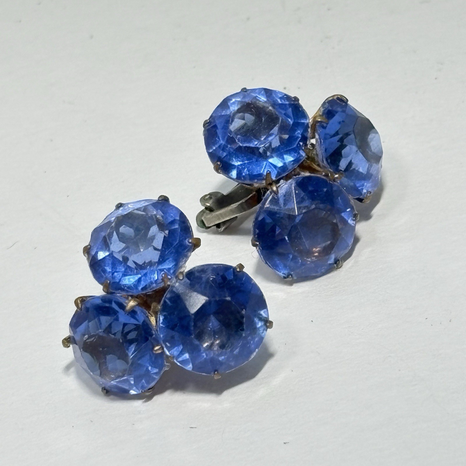 Vintage 40s BA Ballou Blue Rhinestone Cluster Earrings Prong Set Clip 3 Stones
