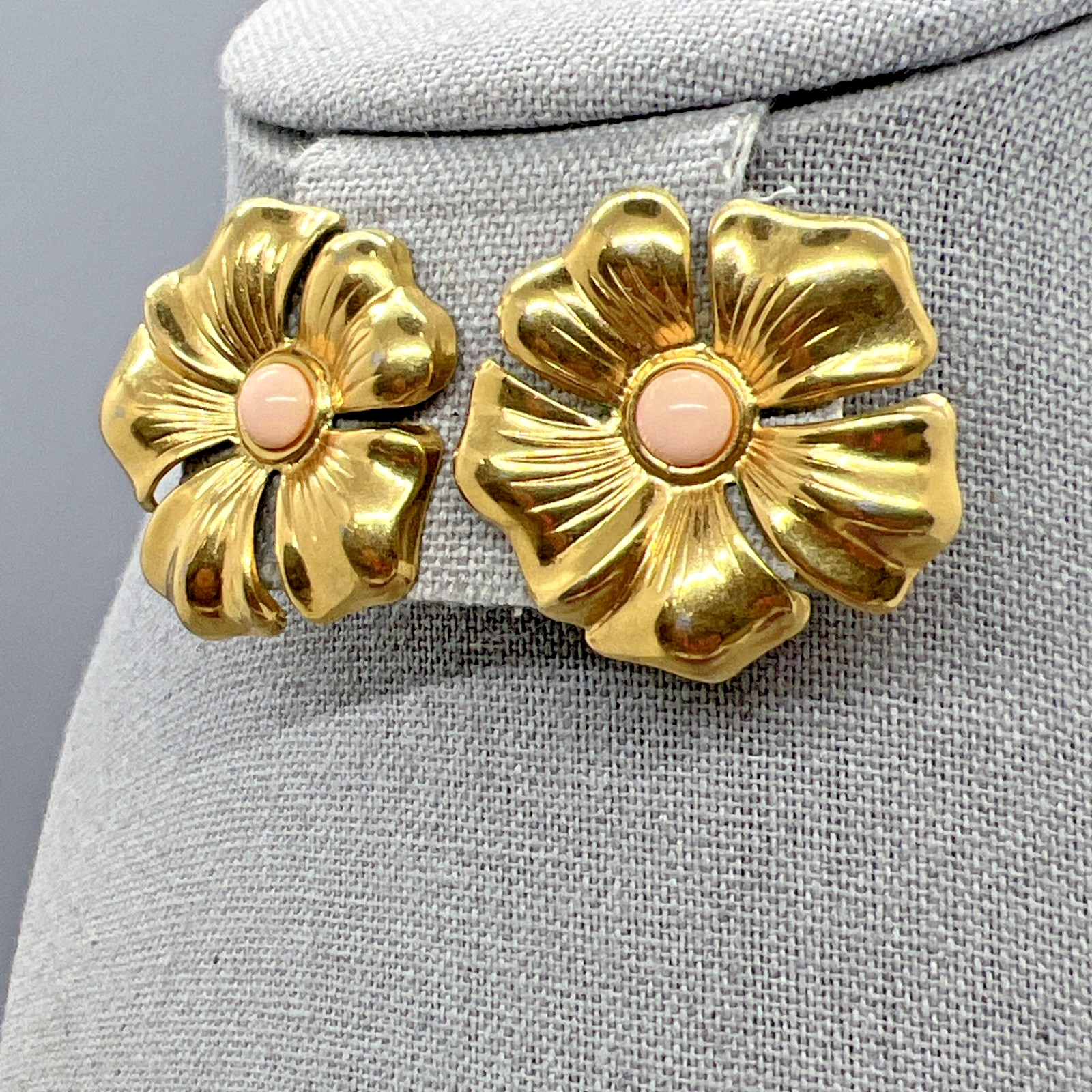 Vintage Gold Tone Flower Clip On Earrings Pink Center Cabochon Bold Retro Floral