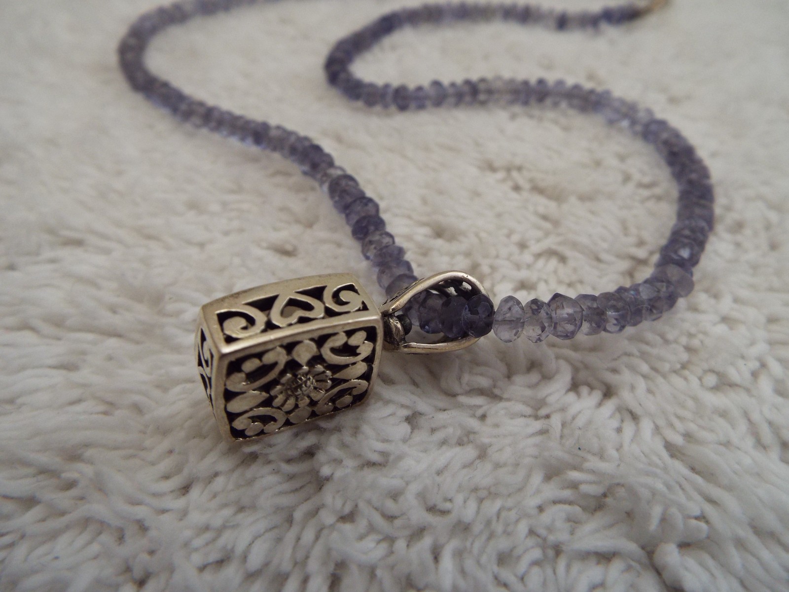 Lavender Iolite Stone Bead Shell Sterling Silver Pendant Necklace (G29)