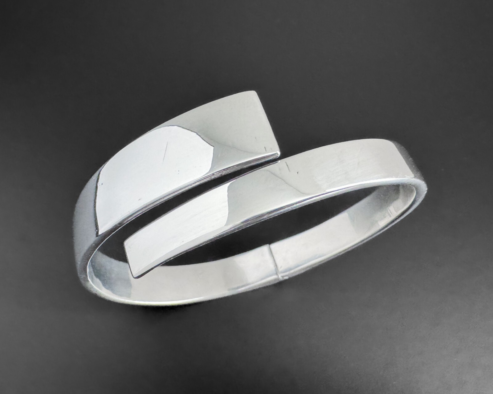 44g Hinged Modernist Vtg Abstract Swirl Wrap Sterling Silver Bar Chunky Bracelet