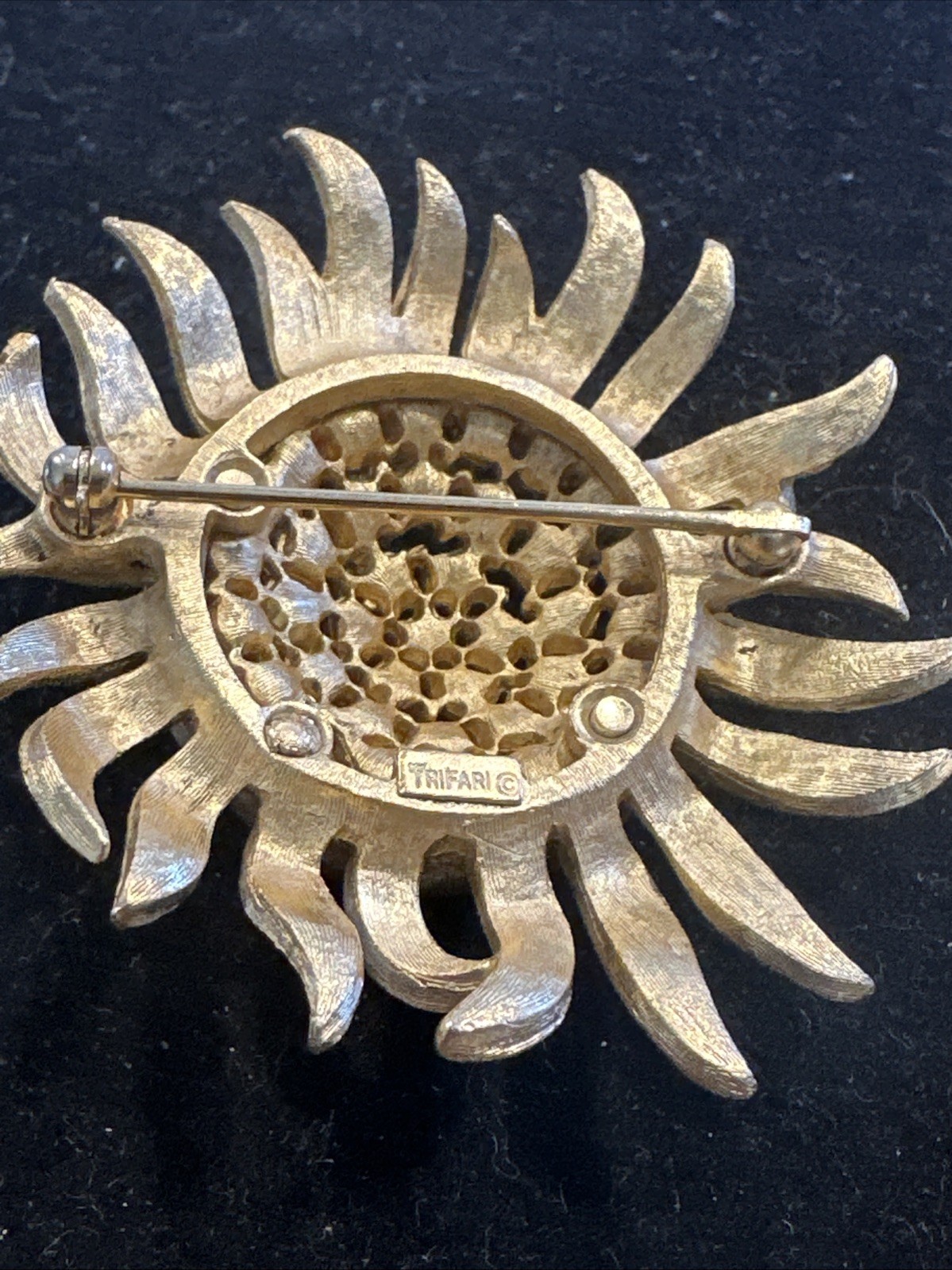 Vintage Crown Trifari Pin Brooch GoldTone Demi-Parure Sunflower Flower 2″