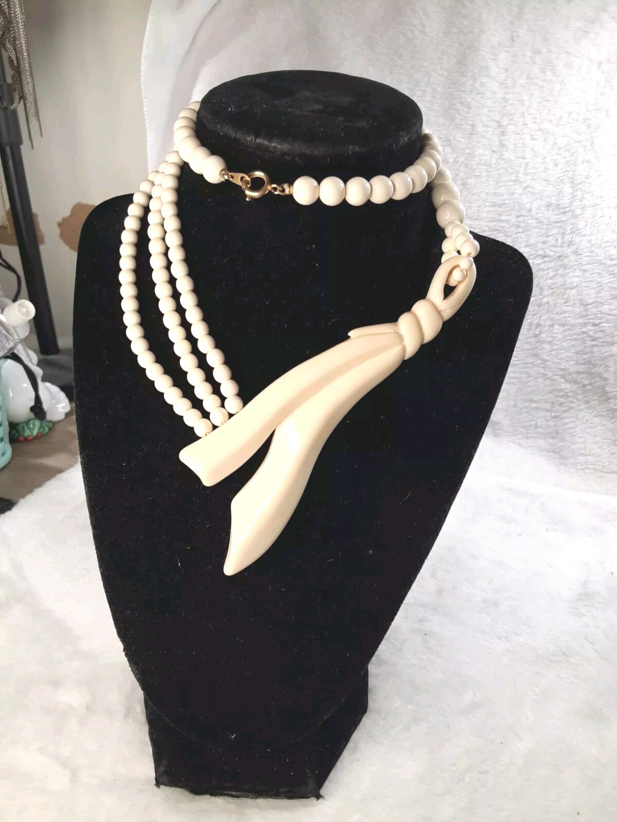 ** AMAZING Vintage Lucite Necklace – Rare Design – 24 Inch **