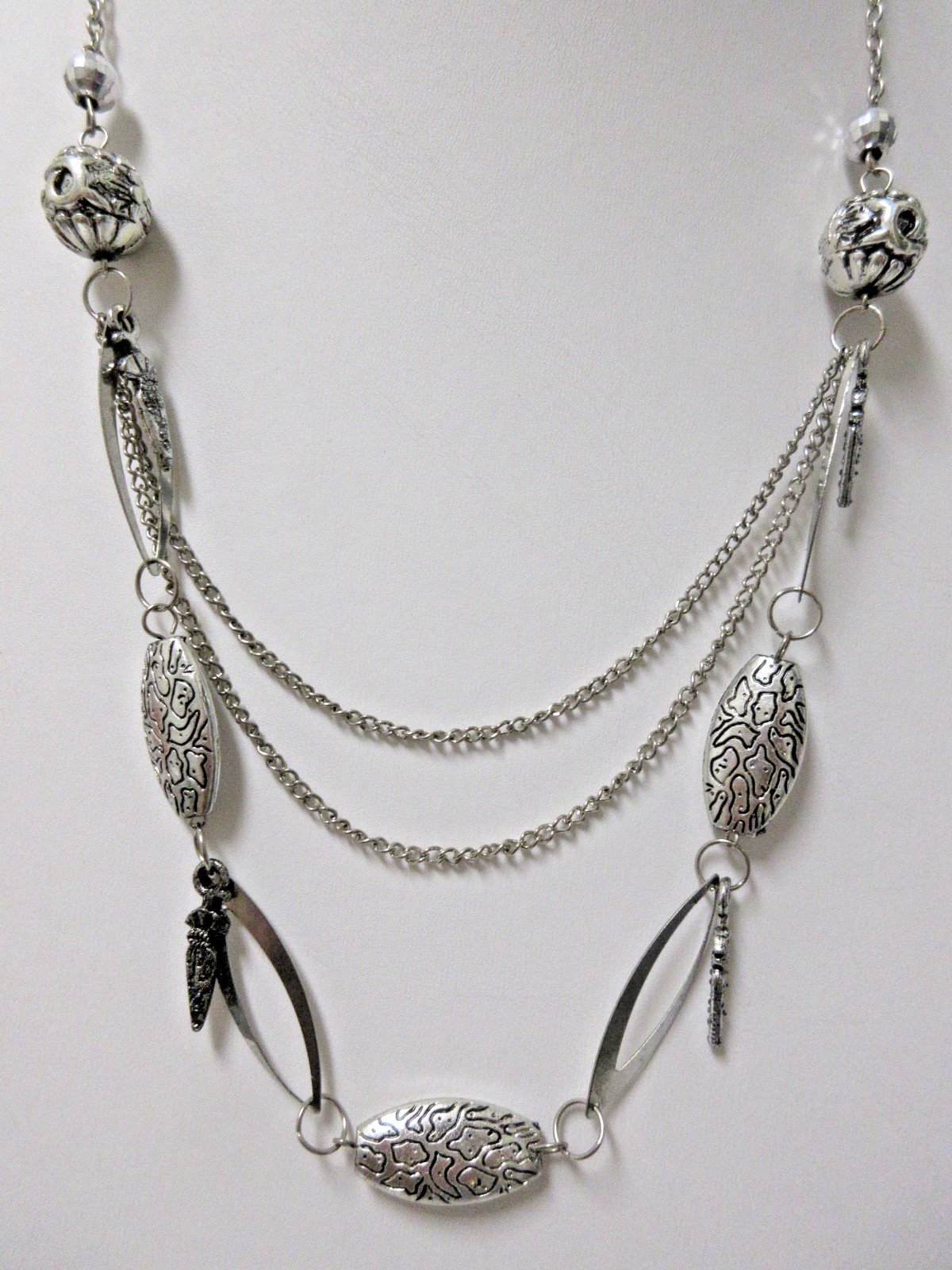 Vintage Layered Silver Tone Molded and Etched Bead Necklace 30″