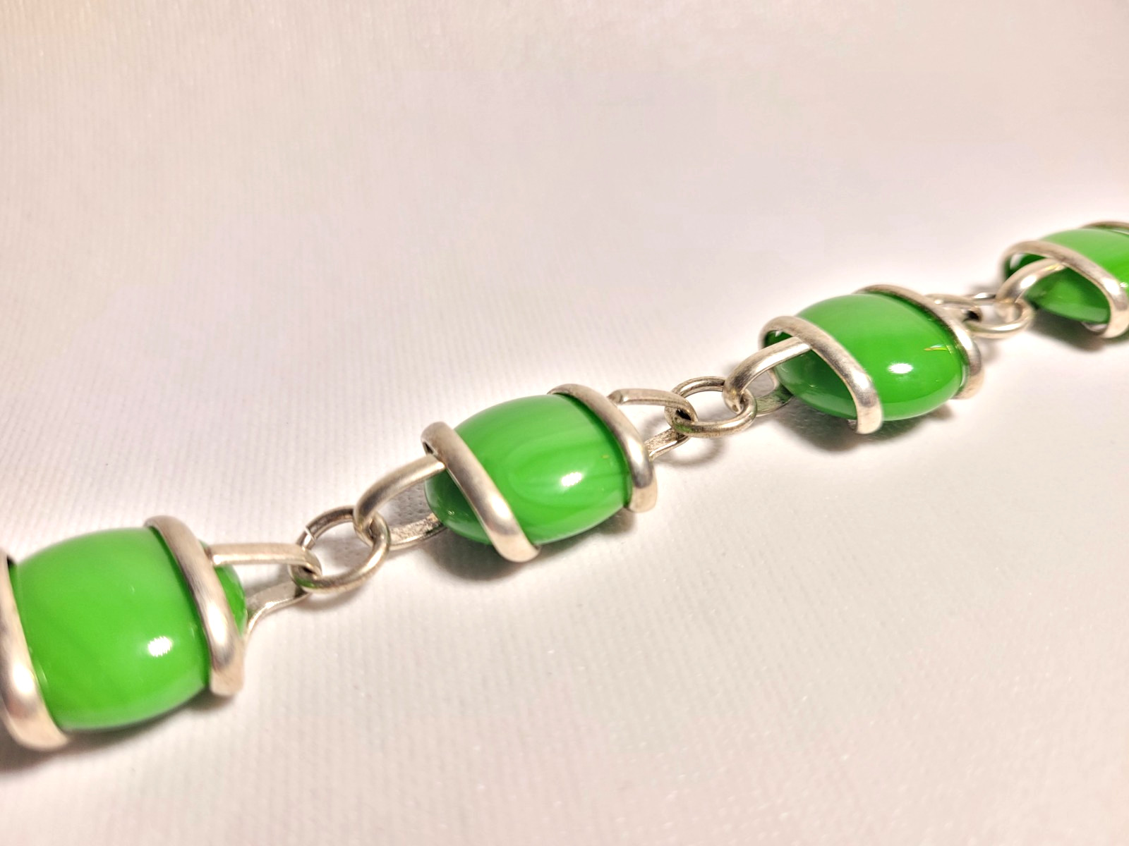 Vintage Artisan Wire Wrapped Green Glass Bead Silver Tone Link Bracelet 8″- 9″