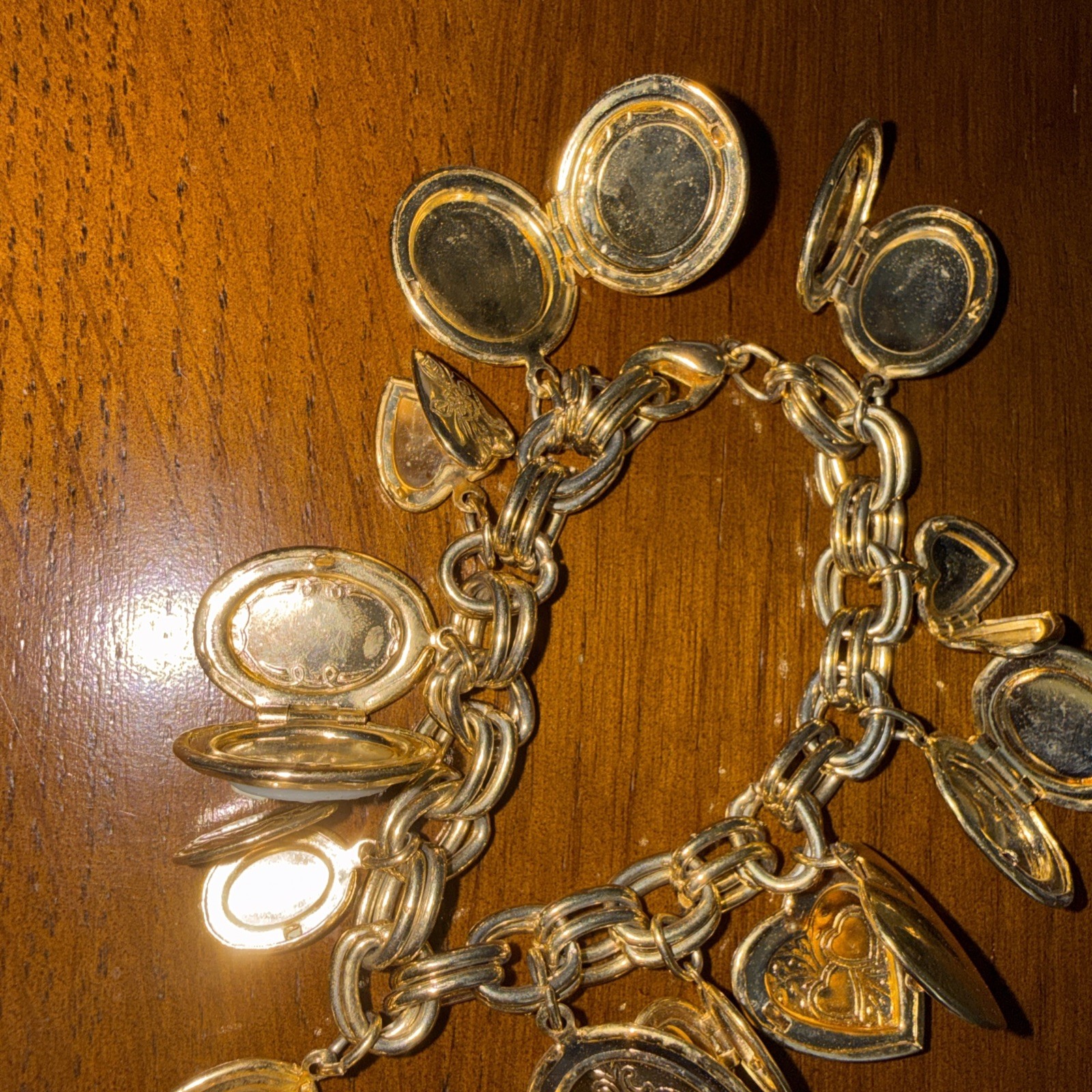 Vintage Gold tone Charm Hearts Cameos Working 11 Locket For Picture Bracelet