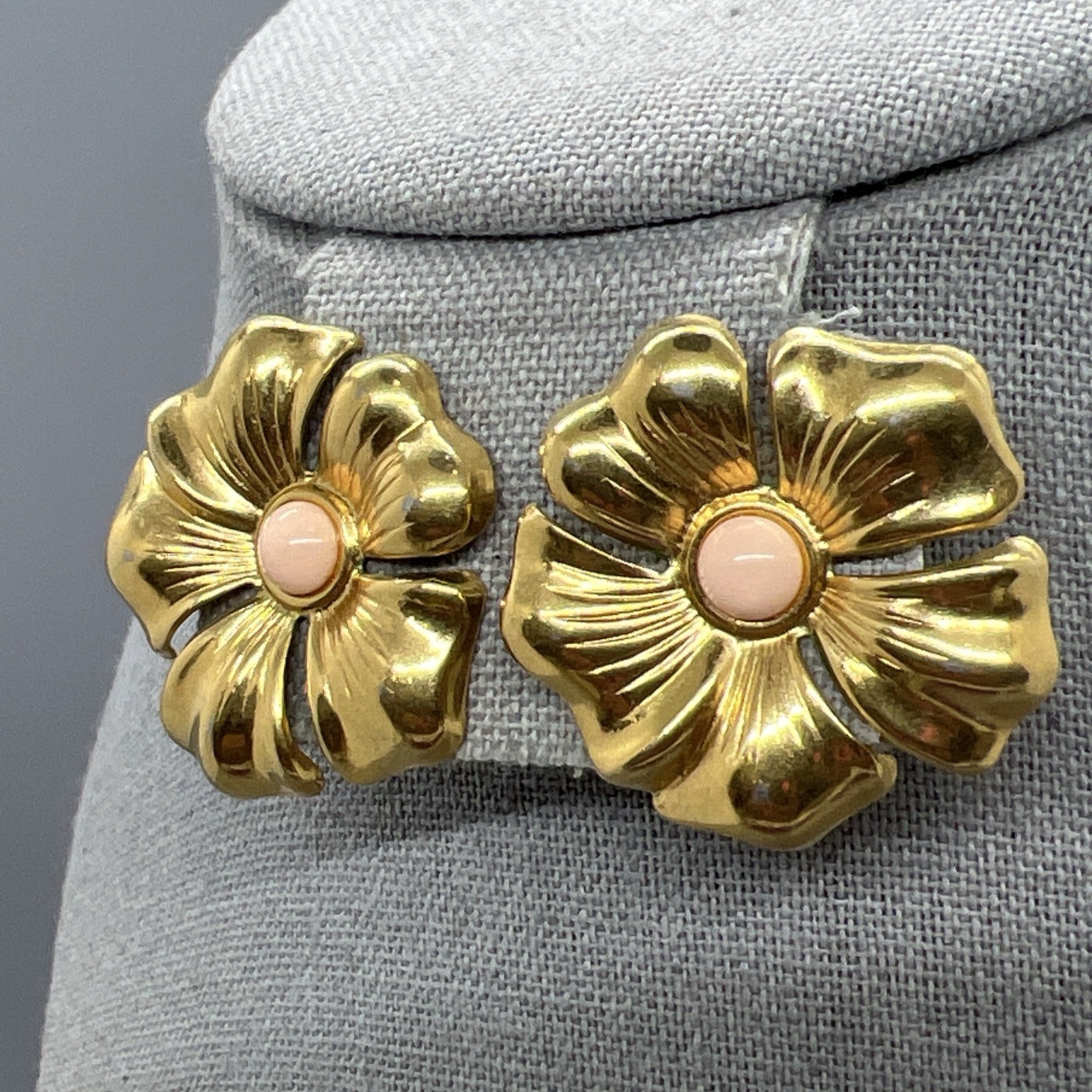 Vintage Gold Tone Flower Clip On Earrings Pink Center Cabochon Bold Retro Floral