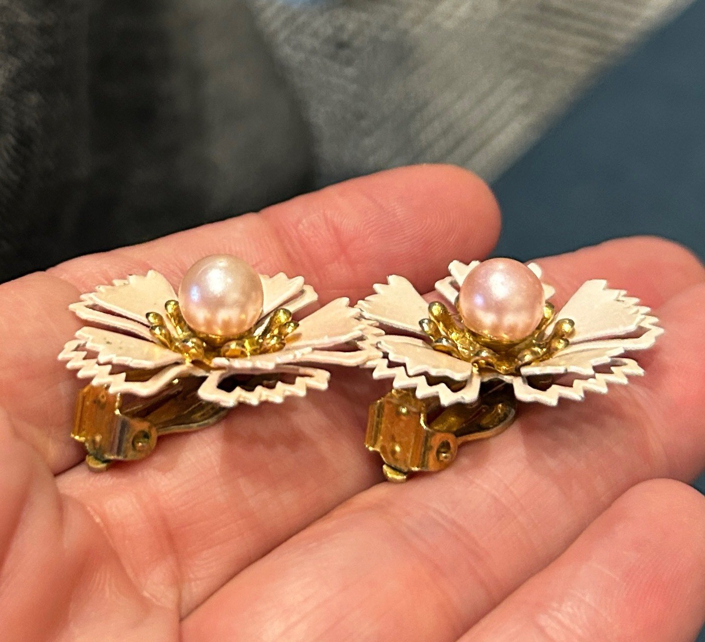 Metal Enamel Coro Flower Pearl Brooch with 2 Pair Clip Earrings Pink & Yellow