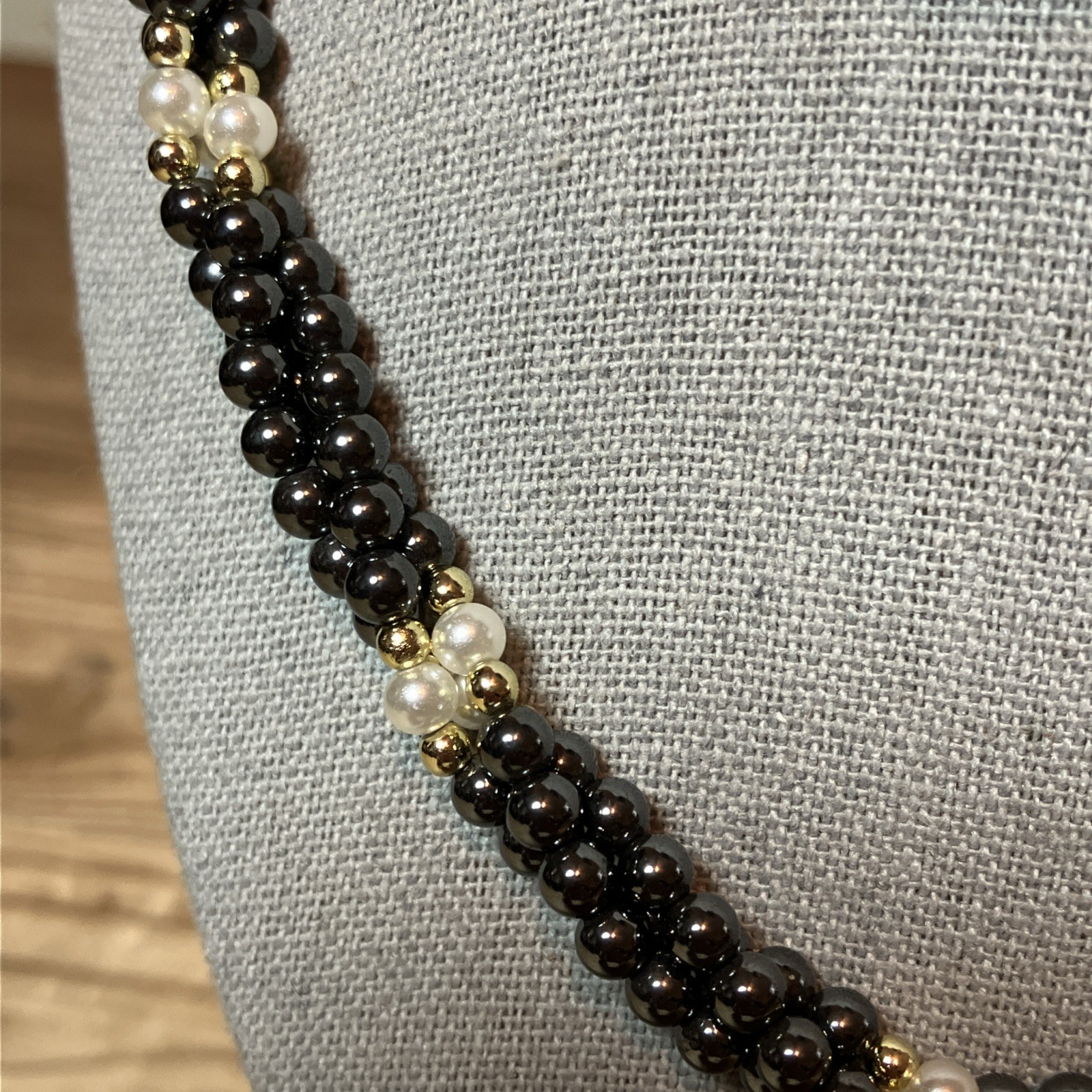 Vintage Pearl Necklaces And Braclet Lot White And Gray Pearls Gold Tone Clasps