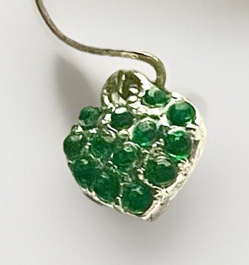 AUTH VTG HEART EARRINGS SMALL SILVER TONE EMERALD GREEN GLASS GEM PAVE DANGLE
