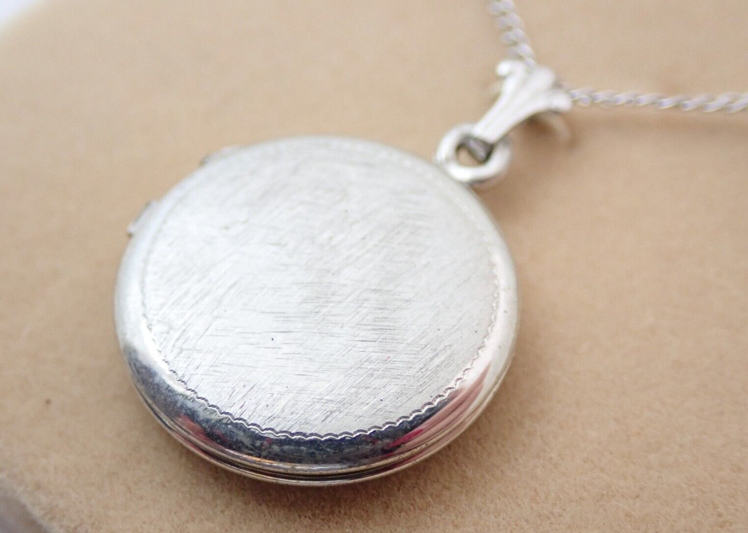 Vintage Brushed Round Silver Photo Locket Pendant Necklace Gold Filled Chain NOS